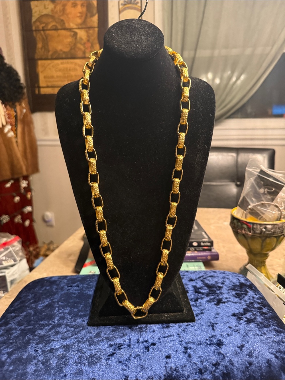 Vintage 1960s gold tone, large link hammered necklace screw closure